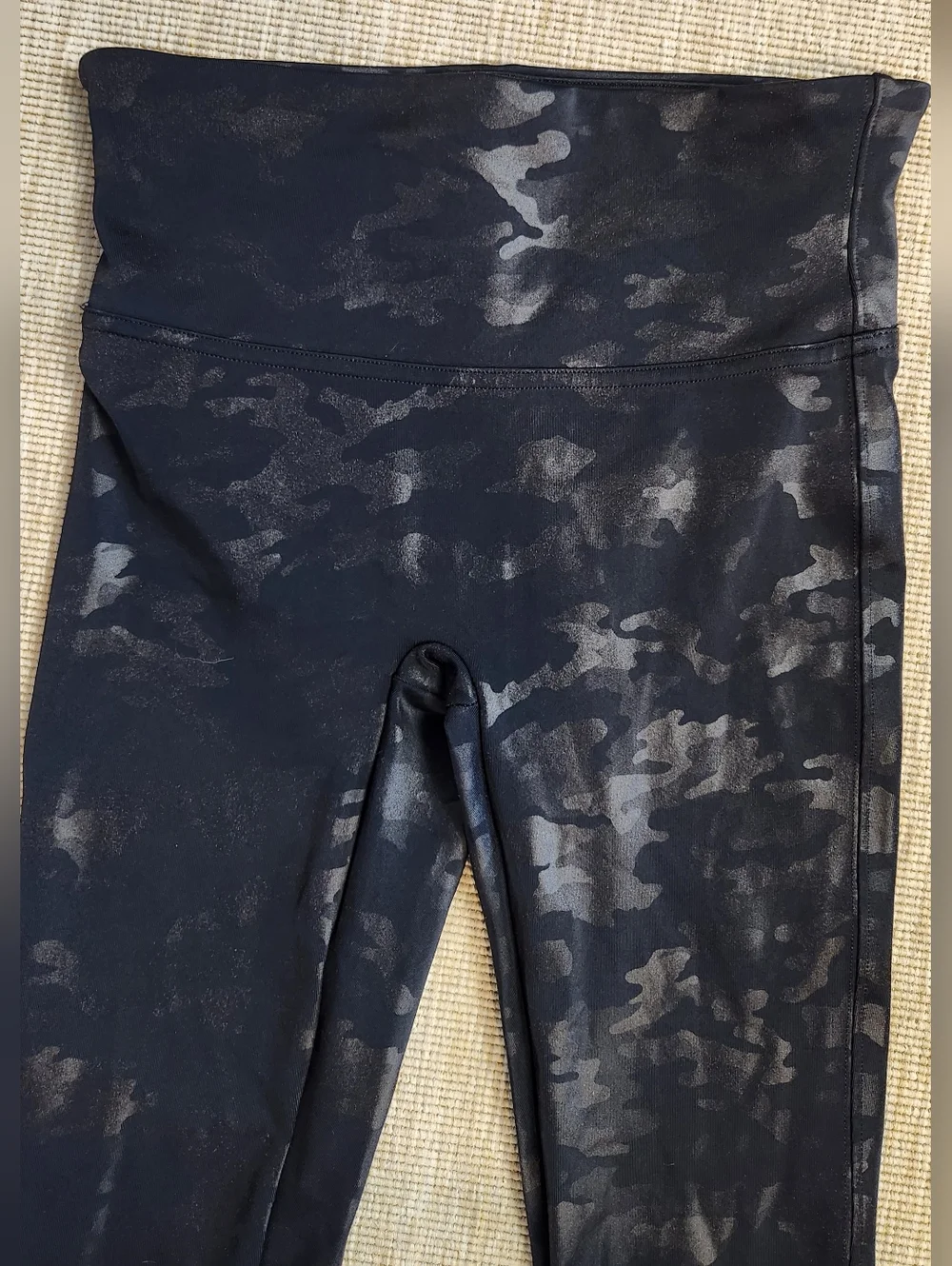Spanx Black Camo Leggings M - Picture 2 of 11